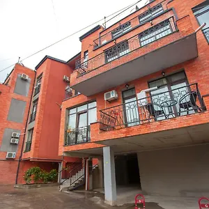 new-2-bedrooms-apartment-with-balcony-old-city.alltbilisihotels.com/